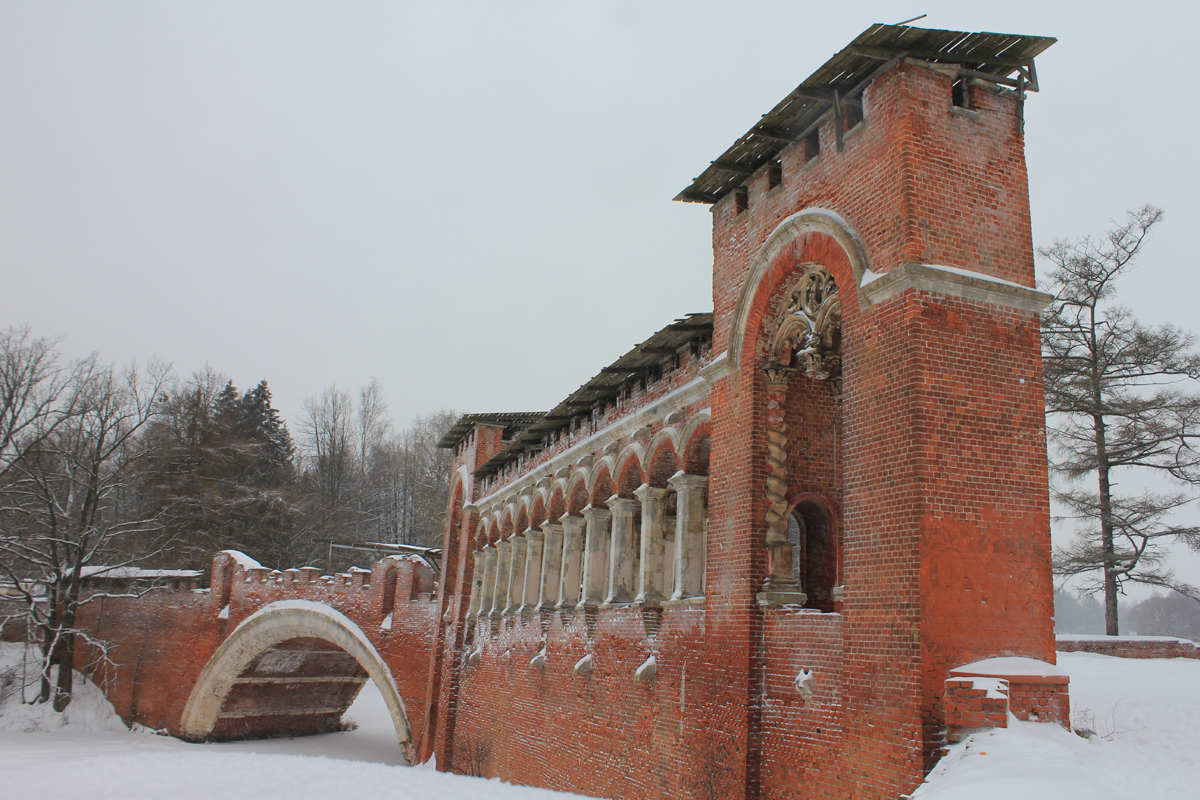 Găsiți cheia pentru Manor Manor