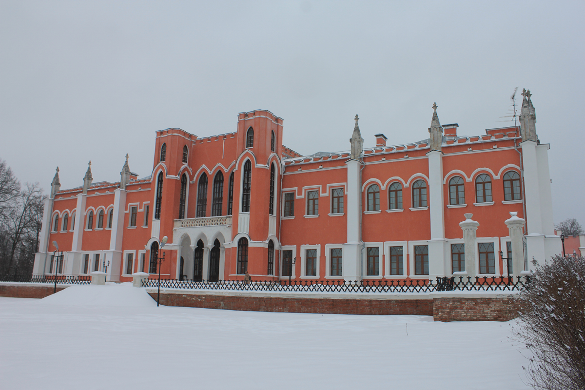 Găsiți cheia pentru Manor Manor