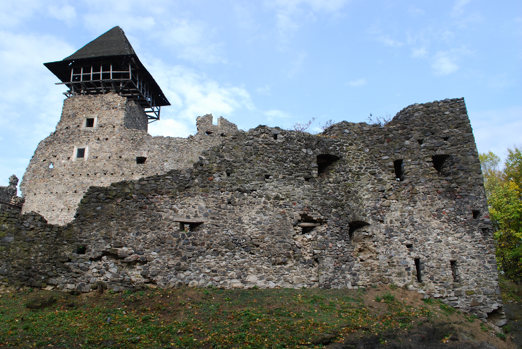 Невицький замок екскурсії, експозиції, точна адреса, телефон