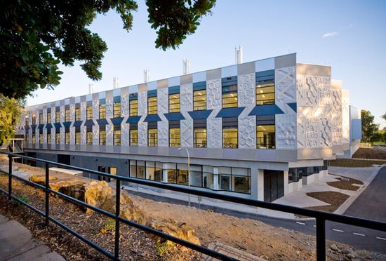 Egy új orvosi kutatóközpont Ausztráliában, a modern építészet és homlokzatok