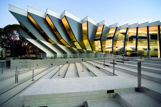 Новий медичний дослідний центр в австралії, сучасна архітектура і фасади