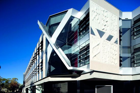 Egy új orvosi kutatóközpont Ausztráliában, a modern építészet és homlokzatok