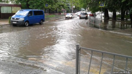 Știrile din Novoteka - ploile abundente au inundat casele din Crimeea
