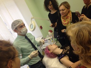 Predă master-class de la un chirurg plastic pentru cosmetologi din Nethys