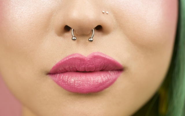 Pericolele piercing-ului