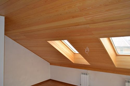 Finalizarea plafonul de la mansarda casei din lemn - idee de fotografie