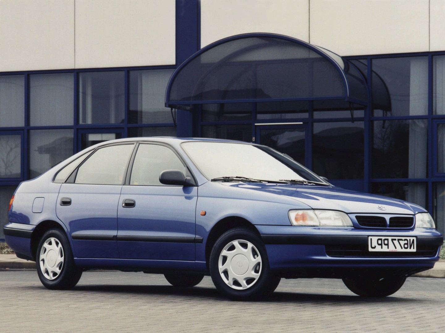 Revizuirea proprietarului toyota carina e (toyota carina e) 1995 g