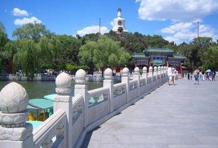 Beihai Park - az egyik legnépszerűbb parkok Pekingben, a kínai akcentussal