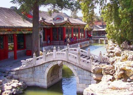 Beihai Park - az egyik legnépszerűbb parkok Pekingben, a kínai akcentussal (a) Beihai Park - az egyik legnépszerűbb parkok Pekingben, a kínai akcentussal