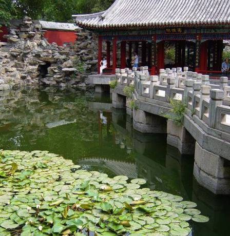 Beihai Park - az egyik legnépszerűbb parkok Pekingben, a kínai akcentussal