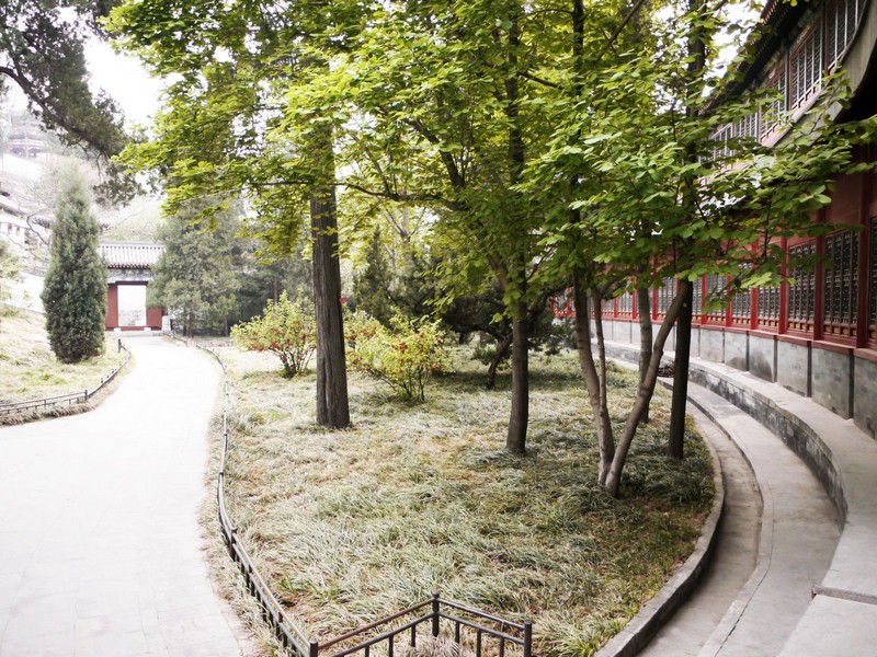 Beihai Park, Beijing, un portal despre China