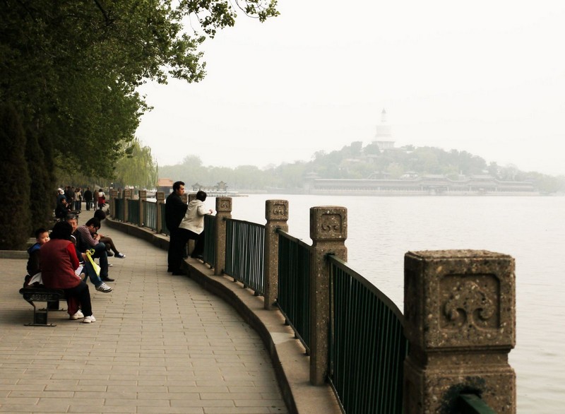 Beihai Park, Beijing, un portal despre China