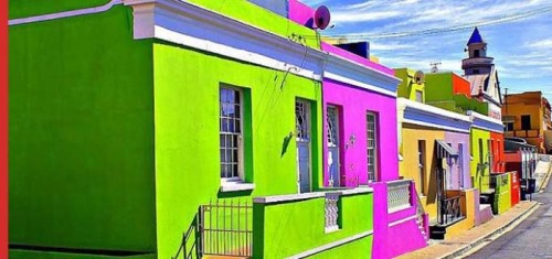 Festés a házak, színkombinációk és árnyalatok homlokzatok