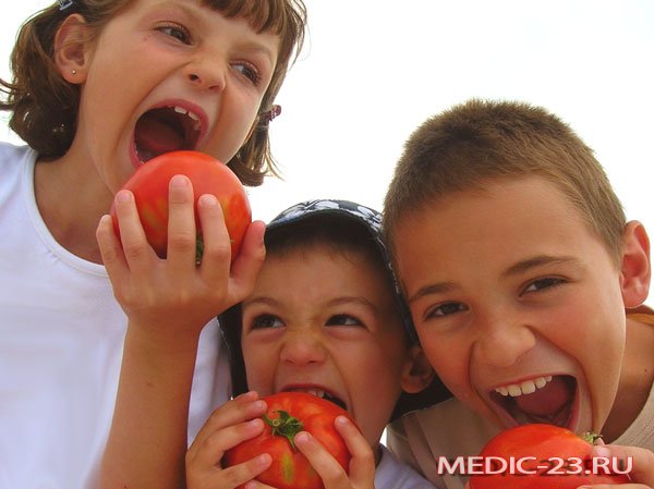 Tomatele beneficiază și dăunează organismului, proprietățile medicinale, vitaminele din compoziție