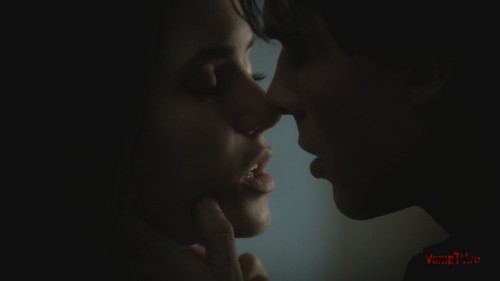 Sărut de Damon și Elena, Vampire Diaries