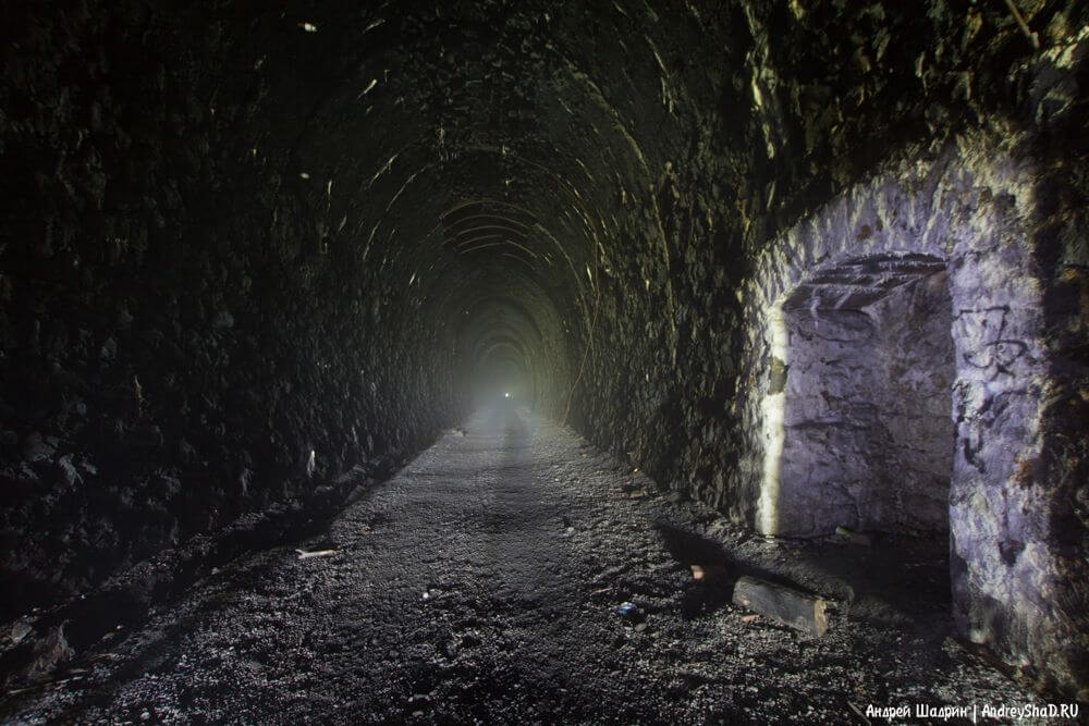 Mergând pe un tunel abandonat Didina