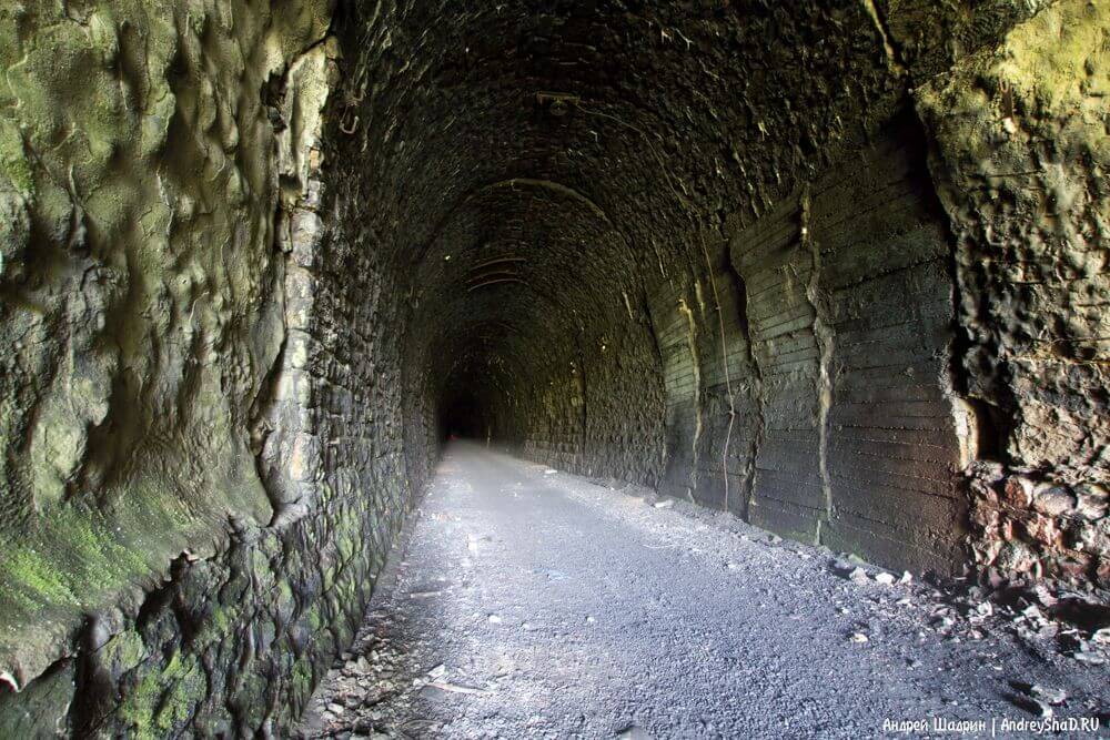 Mergând pe un tunel abandonat Didina