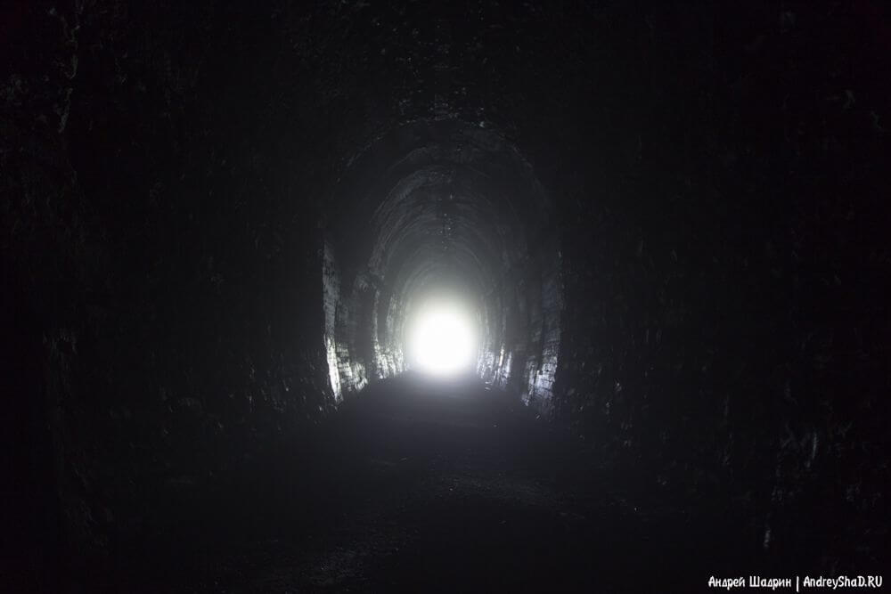 Mergând pe un tunel abandonat Didina