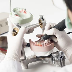 Протезування зубів в Санкт-Петербурзі ціни лікування, відгуки та адреси