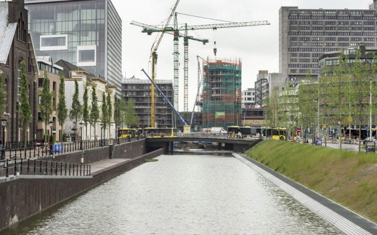 Iazul nu are nevoie de podoabele urbanei urbane - de ce nu este necesar sa construim un templu pe apa