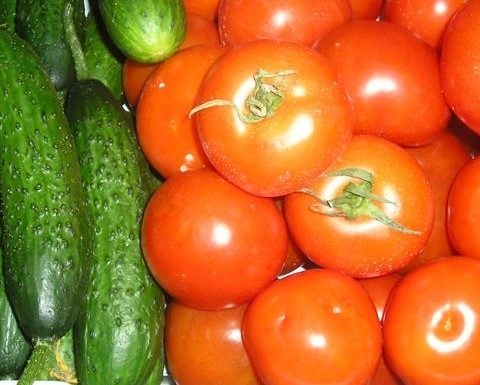 Ранні сорти томатів і огірків