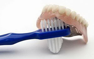 Рекомендовані засоби для чищення зубних протезів - про виправлення прикусу і брекети