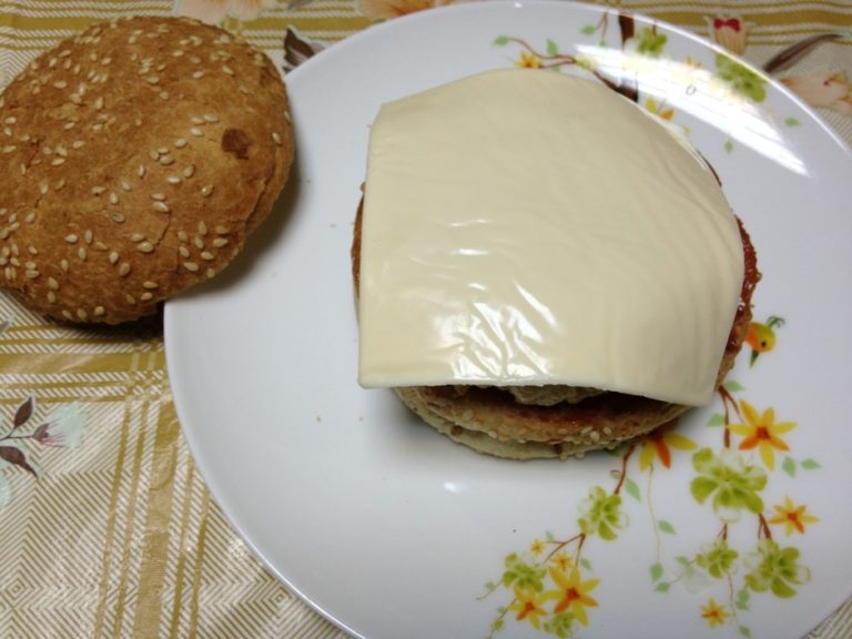 Recept burger otthon egy fotó, egy sajtburgert, csirke fokozatosan, Burger King - kuponok, menük