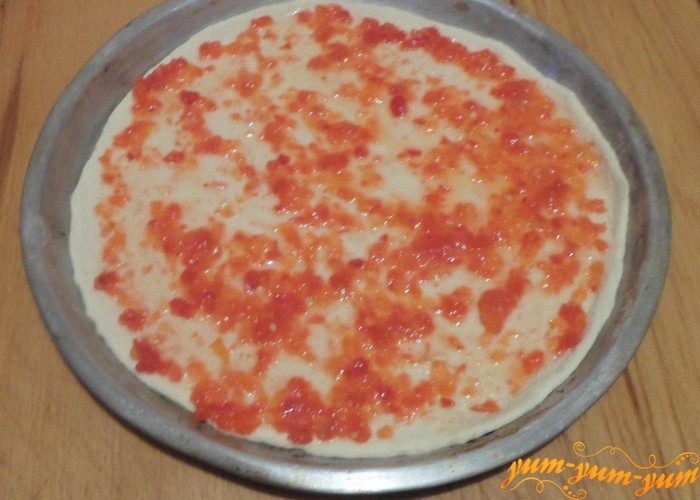 Рецепт піци з ковбасою, помідорами і сиром