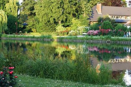 Rosarium uetersen, un parc de trandafiri în fotografie din Germania, în orașul yutersen, parcuri ale lumii, peisaj, Assbu