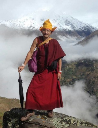 Astrologul tibetan cunoscut și maestrul ritualurilor budiste vor fi vizitați de venerabila genă Lobsang
