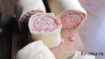 Rolls darált hús paradicsomszósszal, finom és gyönyörű!