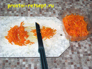 Salata cu morcovi coreeni, carne de pui și kiwi, gătiți pur și simplu!