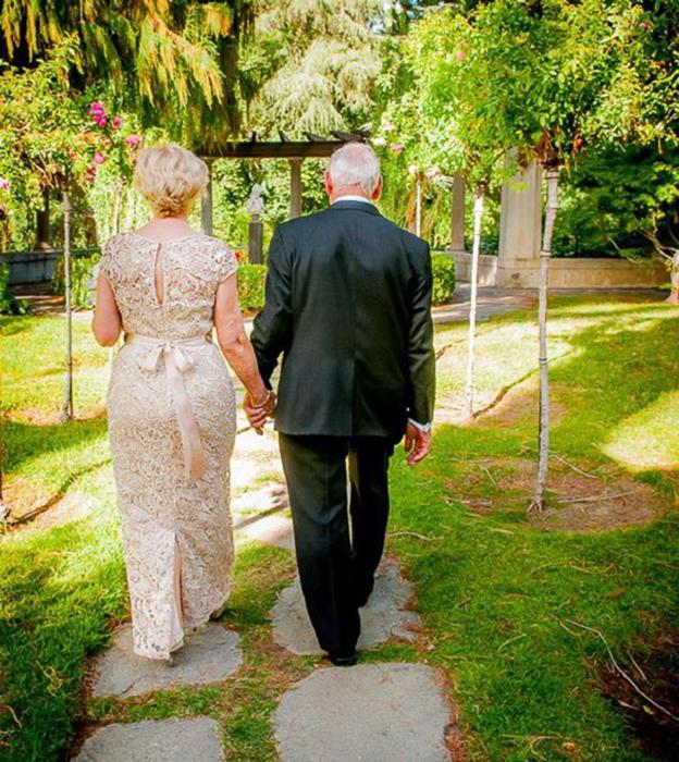 A legtöbb idős házaspár a világ, a vőlegény - 103 év!