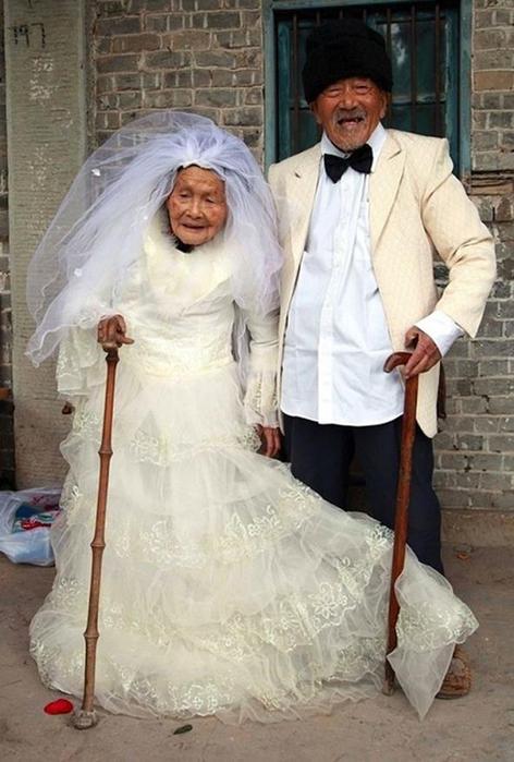 Cei mai în vârstă bătrâni ai lumii, mirele - 103 de ani!