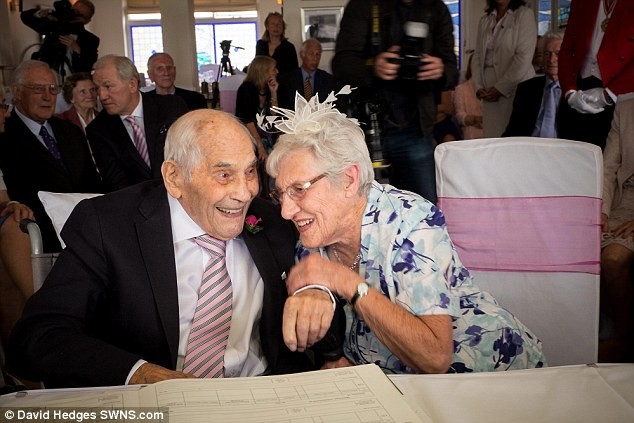 Cei mai în vârstă bătrâni ai lumii, mirele - 103 de ani!