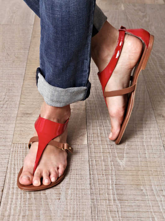 Cu ce ​​să purtați sandale roșii (fotografie)