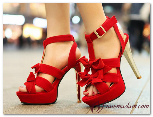 Cu ce ​​să purtați sandale și sandale roșii (fotografie)