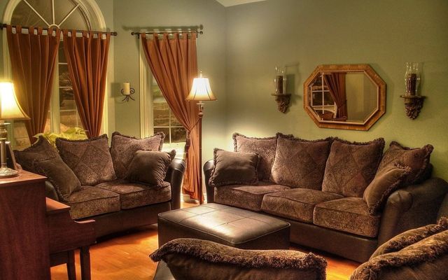 З чим поєднується коричневий диван в інтер'єрі, i-remo - знижки для ремонту