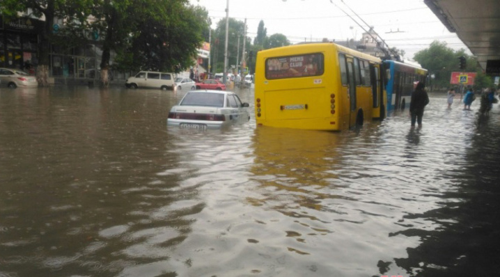 Simferopol inundat din cauza ploii abundente (video) - știri din Rouen