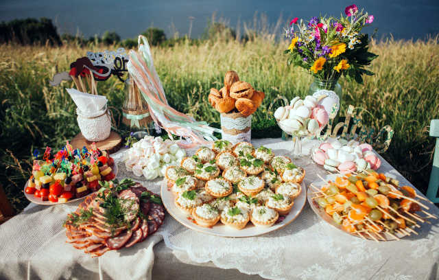 Nunta în stil de decor rustic, tort de nunta, rochie și buchet de mireasă, fotografie, zatusim!