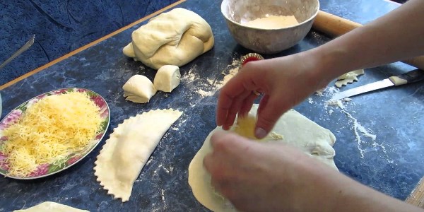 Aluat pe chebureks cu bule ca si in retetele cheburilor