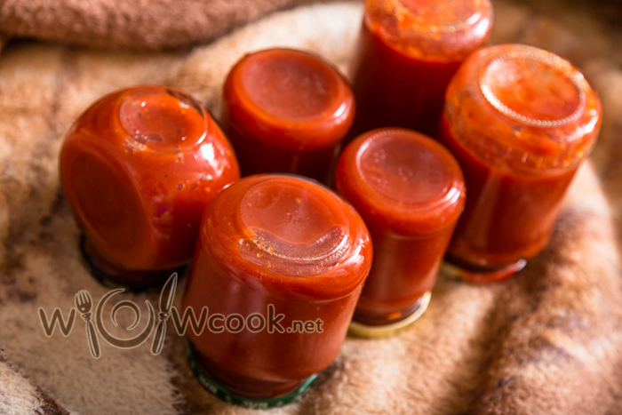 Ketchup de tomate pentru iarna acasă, o rețetă cu o fotografie