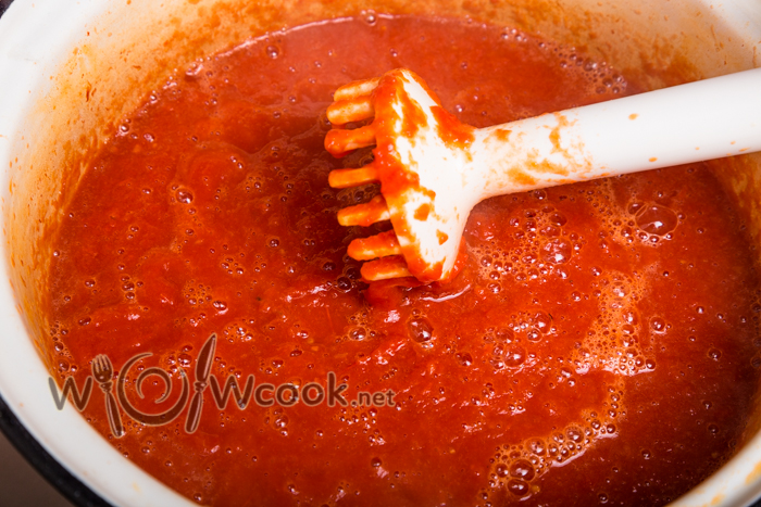 Ketchup de tomate pentru iarna acasă, o rețetă cu o fotografie