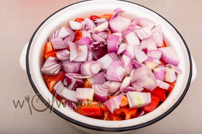 Ketchup de tomate pentru iarna acasă, o rețetă cu o fotografie