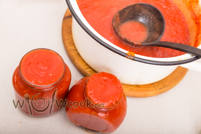 Ketchup de tomate pentru iarna acasă, o rețetă cu o fotografie