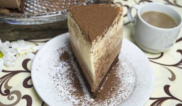 Három csokoládé torta recept képpel - léptető mousse torta Három csokoládé