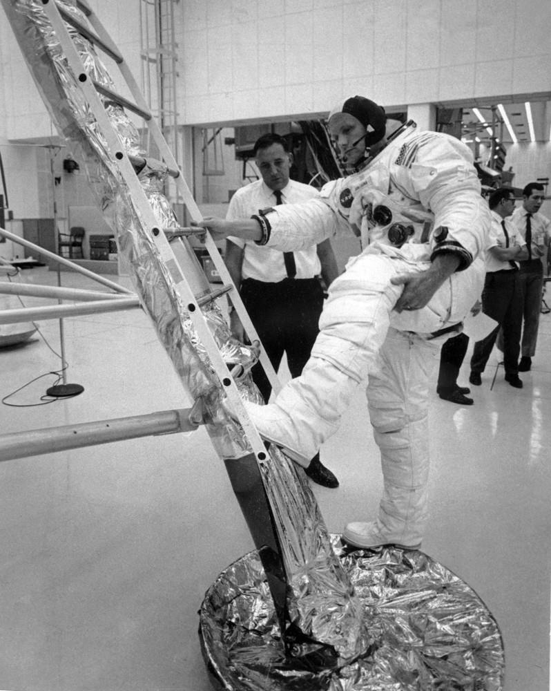 Помер легендарний американський астронавт Ніл армстронг - перша людина на Місяці
