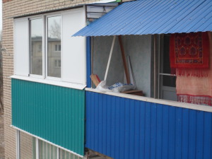 Холодне скління балкона алюмінієвим профілем переваги і техніка виконання