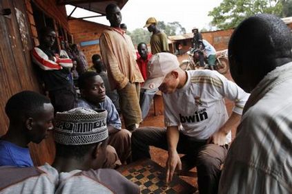 Pentru aceasta, albinosii din Tanzania sunt tăiați în bucăți, blogul interpretului