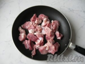 Varză prăjită cu carne tocată - pregătiți pas cu pas din fotografie